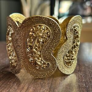 Vintage Hobe Cuff Bracelet Gold Tome stylish wide filigree Hollywood MCM hinged